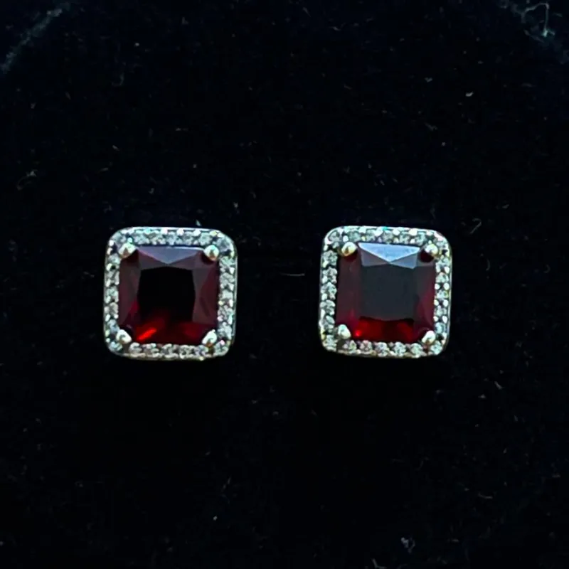 Aretes Piedra Cuadrada roja 