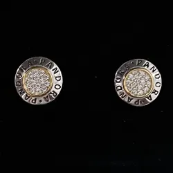 Aretes clásicos del logo dorado 