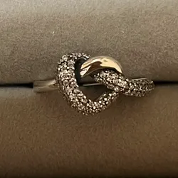 Anillo corazón de nudo
