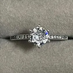 Anillo piedra blanca