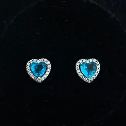 Arete de Corazón Piedra Azul Claro