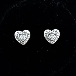 Aretes clásicos de corazón logo 