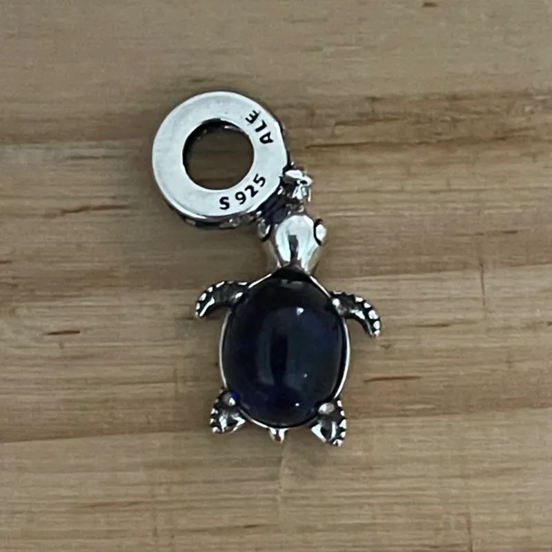 Charm Tortuga Azul Oscuro