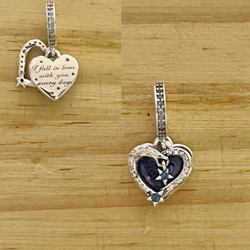 Charm Corazón Fondo Azul