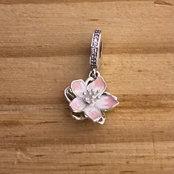 Charms Flor rosada 