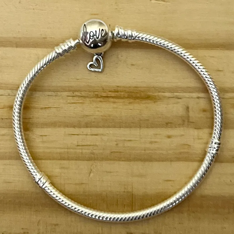 Pulsera flexible cierre love