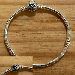 Pulsera flexible cierre redondo corazón infinito