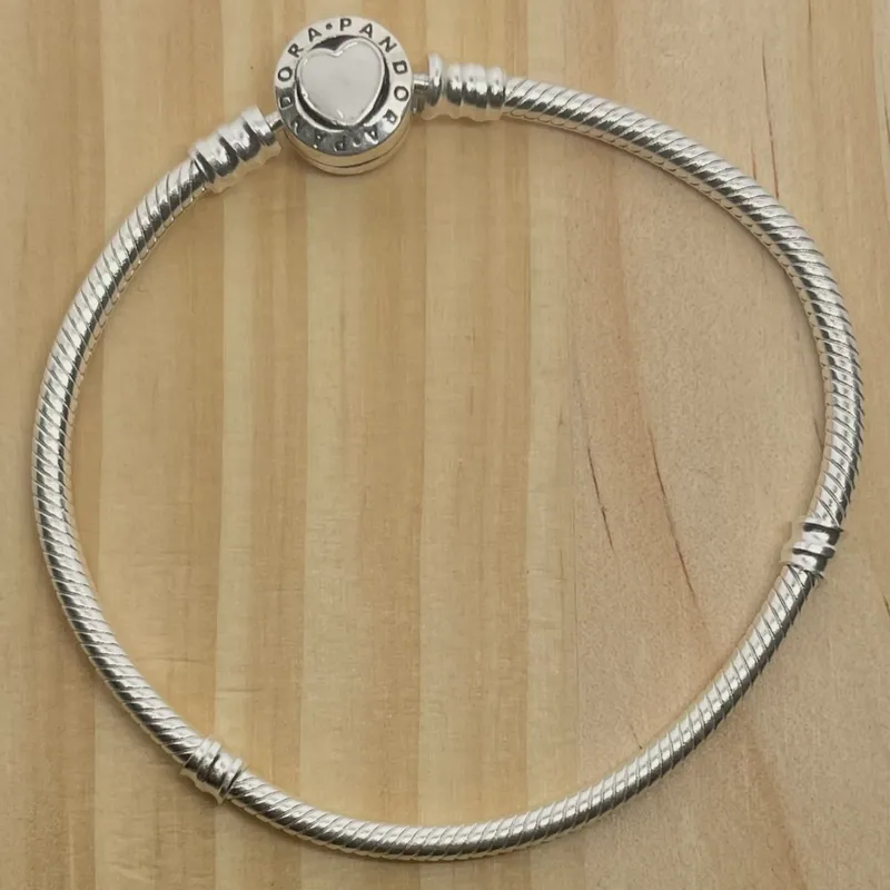 Pulsera flexible corazón blanco 