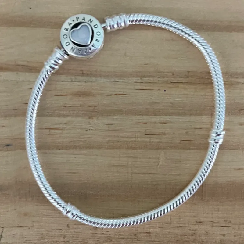 Pulsera Flexible Corazón Blanco Lechoso