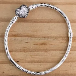 Pulsera flexible corazón Pandora 