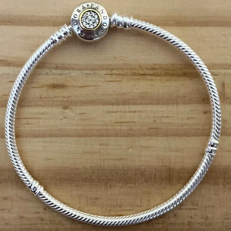 Pulsera flexible logo dorado 