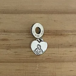 Charm Corazón Virgen