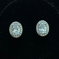 Aretes piedra ovalada blanca