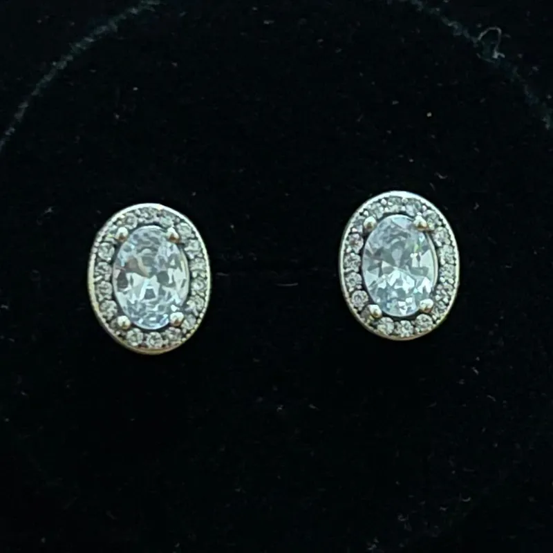 Aretes piedra ovalada blanca