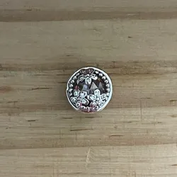 Charm Piedra Rosada Tres Flores