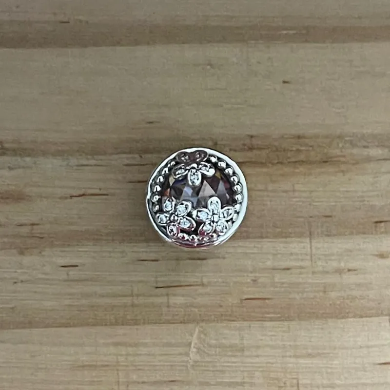 Charm Piedra Rosada Tres Flores