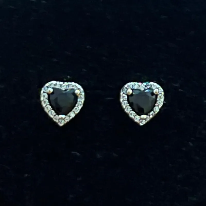 Aretes corazón de piedra negro 