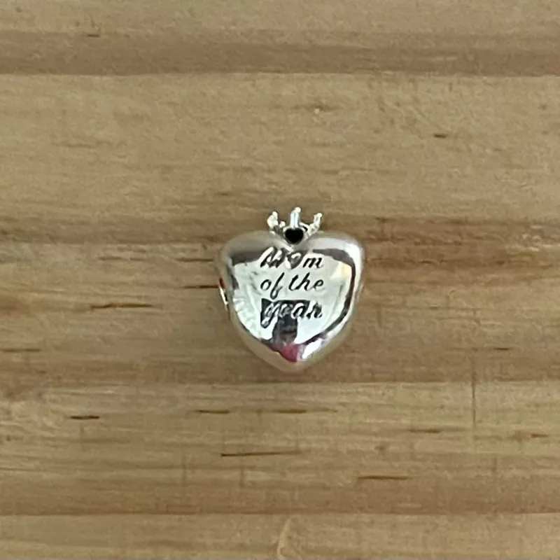 Charm Corazón con Corona