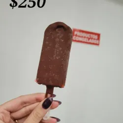 Paleticas de Helado con cobertura de chocolate