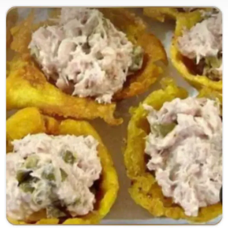 Tostones rellenos de atún 