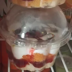 Vasos domos con relleno de frambuesa