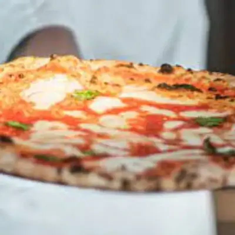 (QG) Pizza Napolitana con Queso Gouda 