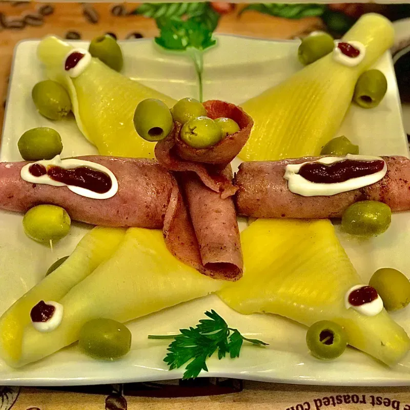 Tabla de Jamón, Queso y Aceitunas