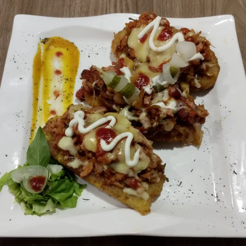 Tren de Patacones Rellenos (beicon, jamón y chorizo)