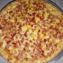 Pizza 🍕  con jamón ( queso gouda)