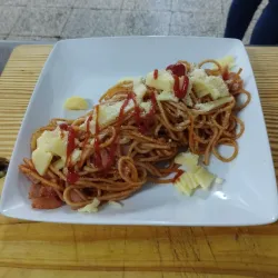Espaguetis con Jamón y Queso