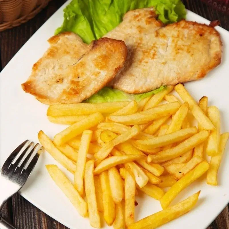 Bistec de pollo a la plancha con vianda frita 