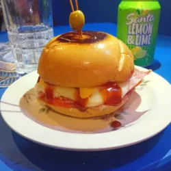 Pan con Jamón Y Queso