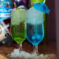 Mocktails de Arándano, Cereza, Dragón Fruit, Durazno, Frambuesa, Fruta de la Pasión, Granny Apple Manzana Verde, Hawaiian Island, Lima Limón y Mora Azul