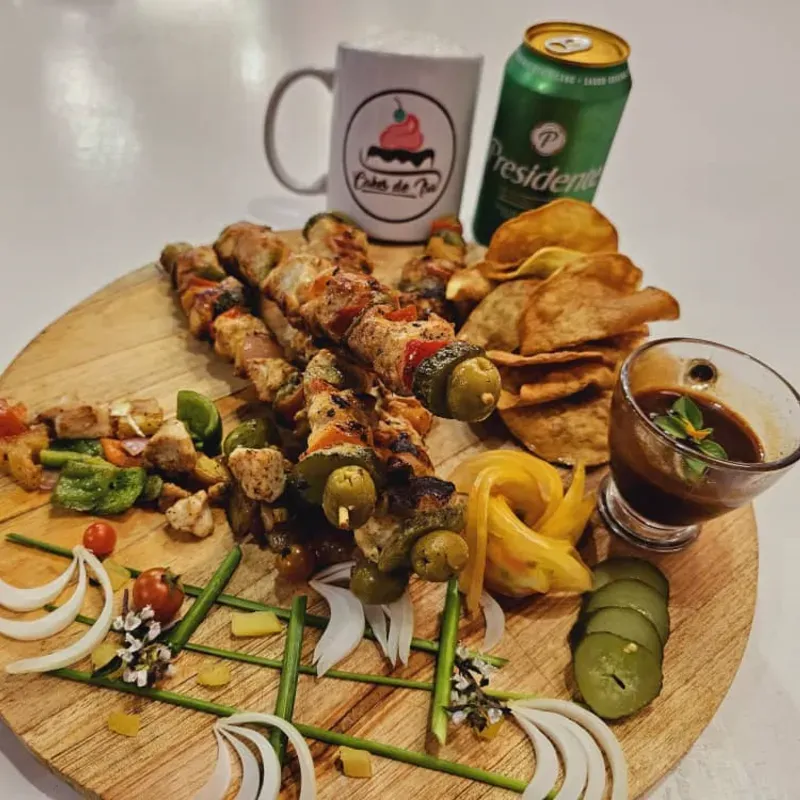 Brochetas de Pollo con Vegetales 