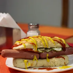 Pan con salchicha