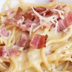 ESPAGUETIS DE JAMON Y QUESO