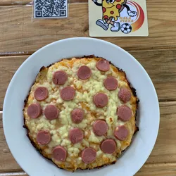 PIZZA DE SALCHICHA Y QUESO