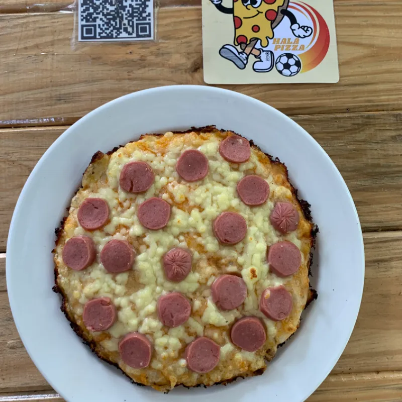 PIZZA DE SALCHICHA Y QUESO