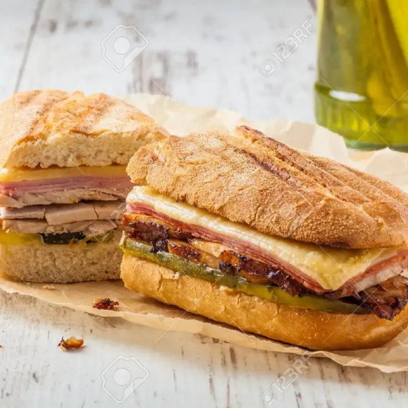 Sándwich de Queso y Bistec de Cerdo