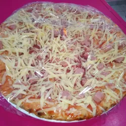 Pizza de jamón y queso gouda preelaborada 