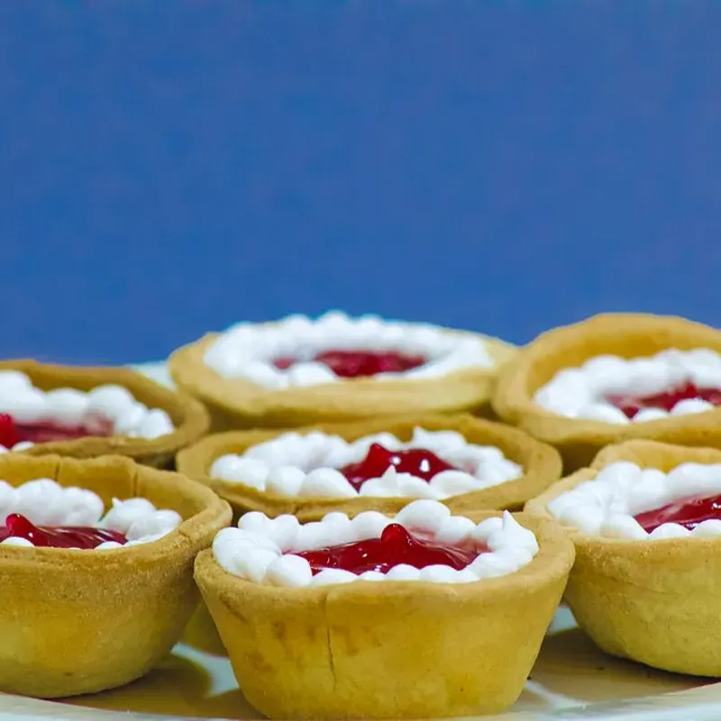 Tartaletas rellenas con frutas (albaricoque, frambueza,  kiwi, mango) �