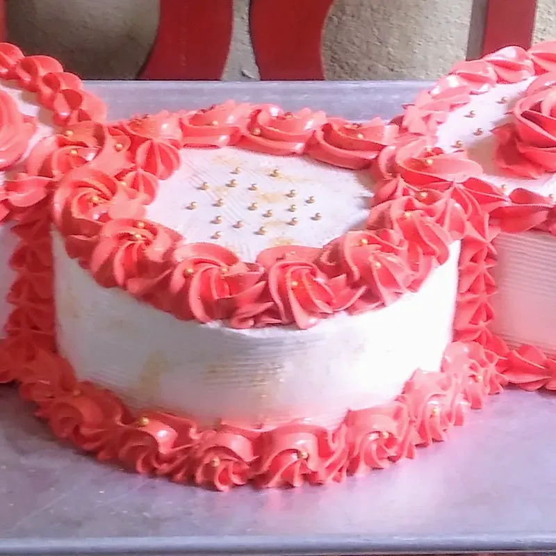 Triple cake horizontal 