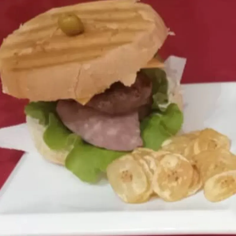 HAMBURGUESA  CON JAMÓN