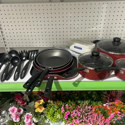 Juego de caldero con sartenes