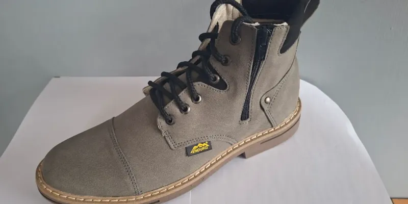 Modelo Hunting gris 38, 39, 40-41, 42-43 y 44-45