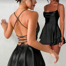 Vestido plisado con cuello halter y espalda descubierta