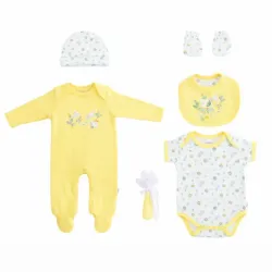 Conjunto Amarillo y Blanco con Body, Pijama, Babero y Gorro de Abejas para Bebé