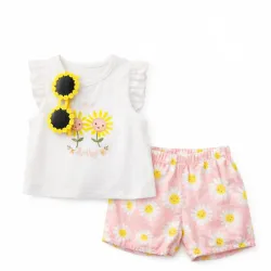 Conjunto Blanco y Rosa con Camiseta, Short de Margaritas y Gafas