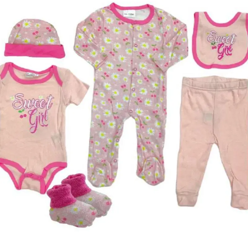 Conjunto de Body, Pantalón, Babero, Gorro y Medias para Bebé Temática Flores