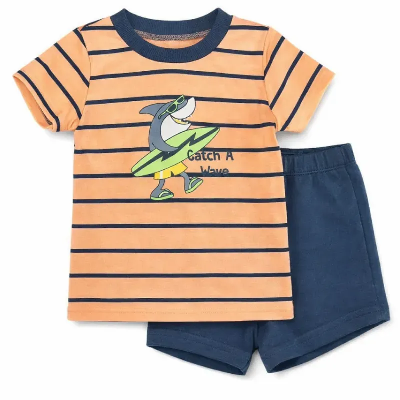 Conjunto de Camiseta con Tiburón y Short Azul